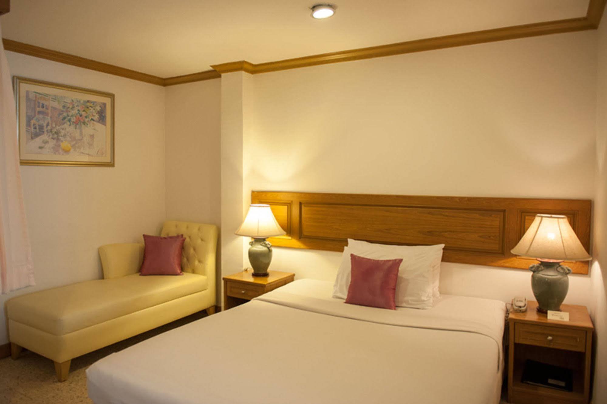 Lido Beach Hotel Pattaya Exterior photo