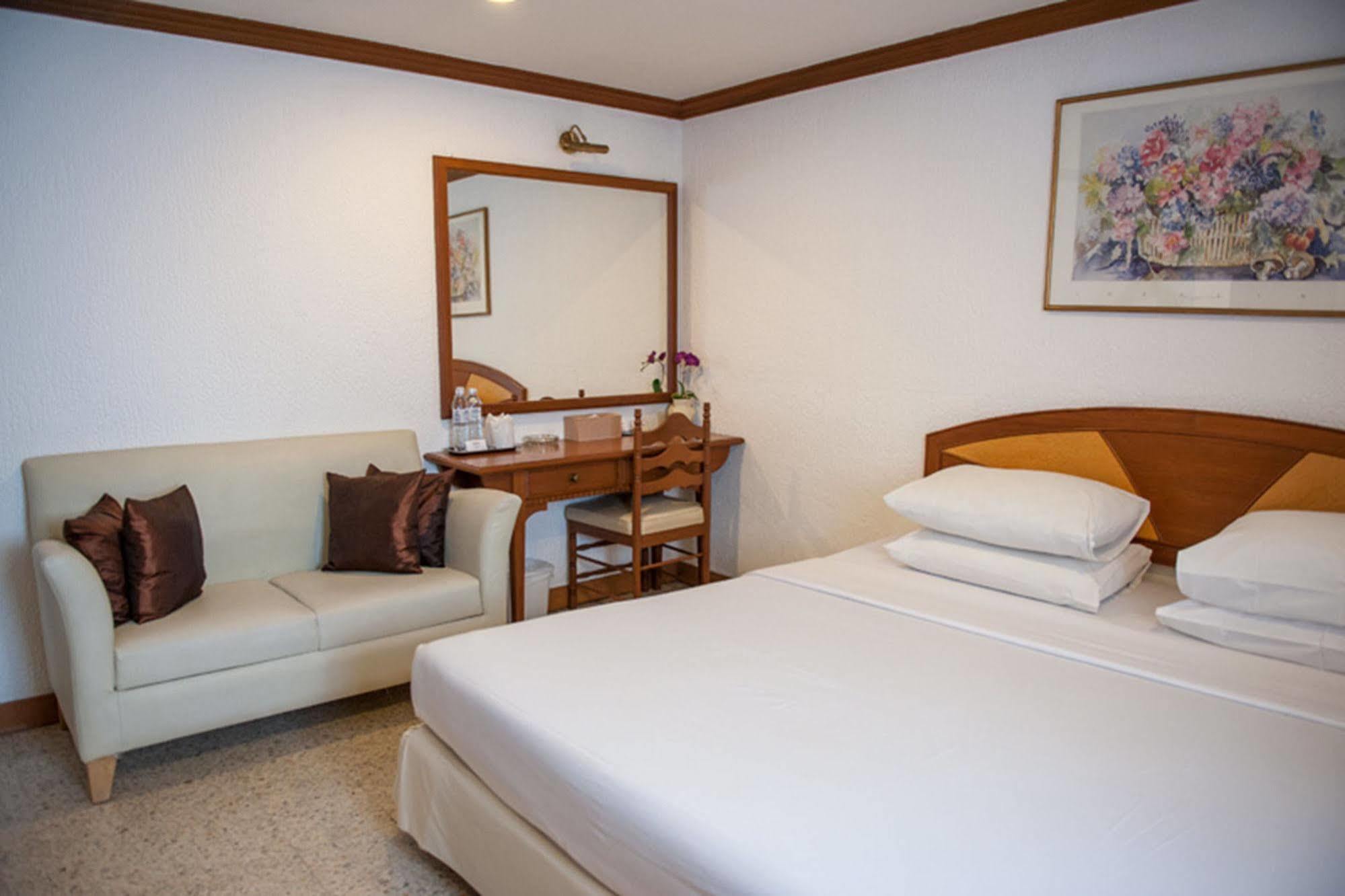 Lido Beach Hotel Pattaya Exterior photo
